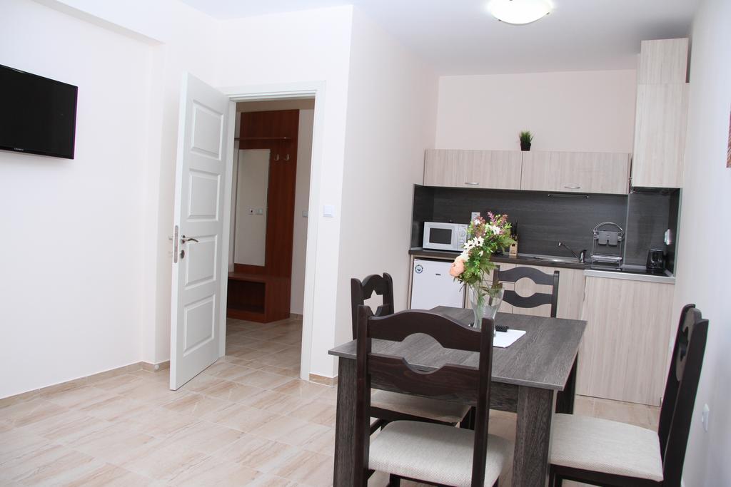 Capuccino Guest Apartments - Free Parking And Wi-Fi Sluneční pobřeží Exteriér fotografie